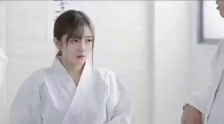 素颜妹子肉肉微胖，童颜巨乳丰满可人，主动展示美粉粉鲍鱼着实诱惑